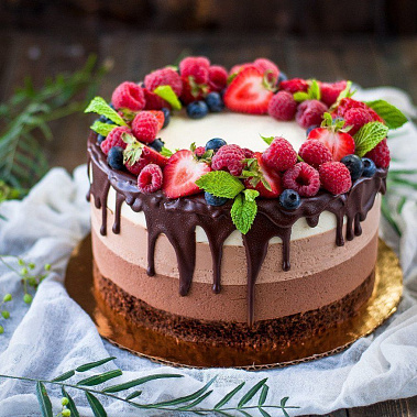 Торт "Три шоколада" купить - старыйоскол.сладкоежкин.рф