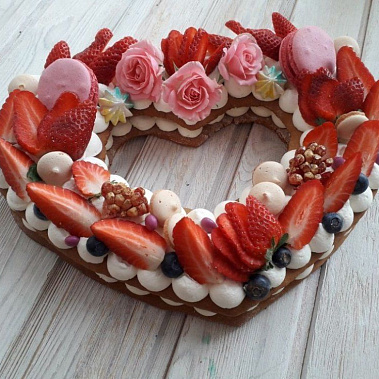 Торт "Клубничное сердце" купить - старыйоскол.сладкоежкин.рф